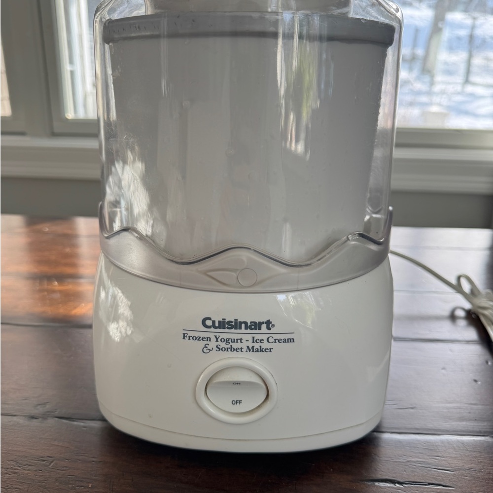 Gorgeous Cuisinart White Frozen Yogurt and Sorbet Maker